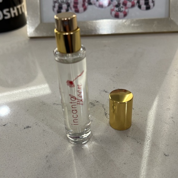 Salvatore Ferragamo Incanto Bloom 10ml Spray New - Picture 6 of 6